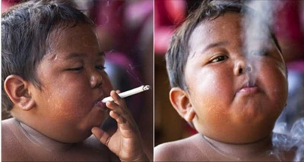 2살 때부터 하루에 담배 40대 피던 어린 아이 근황.JPG