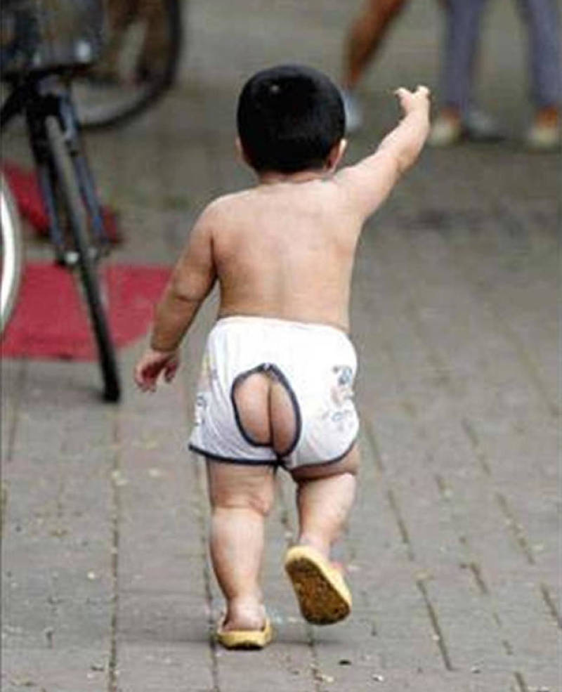 중국 아기들이 엉덩이가 뚫린 바지를 입고 다니는 이유