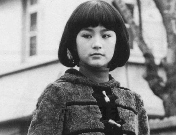 일본에서 화제가 되고 있는'45년 전' 찍힌 여고생 사진의 정체