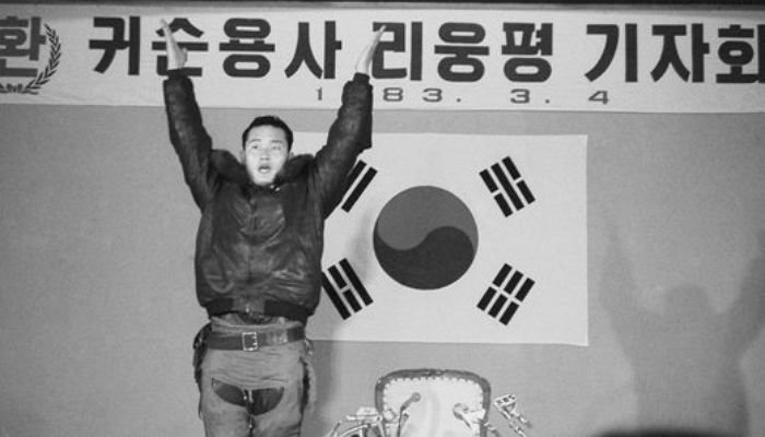 북한 장교를'탈북' 결심하게 만든 삼양라면 봉지 문구